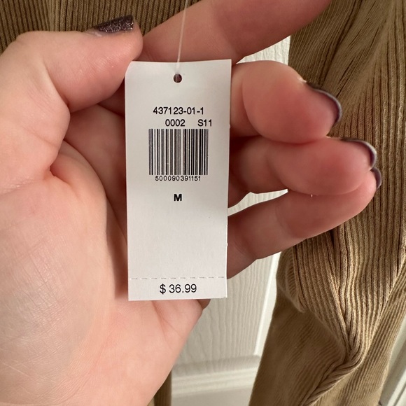 Neutral color Midi tight fitting dress! Perfect for fall photos - Picture 3 of 3